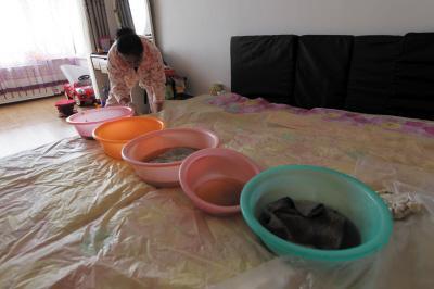 天等楼上漏水，住户失联，小区没物管，业主维权难！律师来支招……
